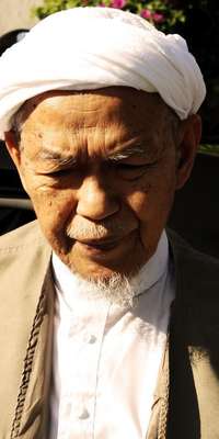 Nik Abdul Aziz Nik Mat, Malaysian politician, dies at age 84